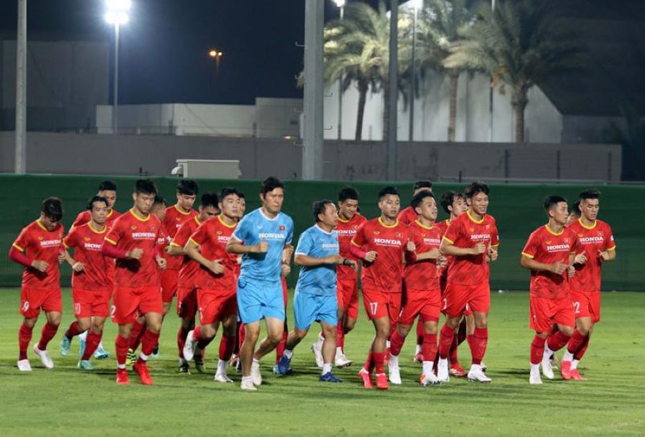 Đội tuyển Việt Nam tập nhẹ nhàng trong buổi đầu ở UAE