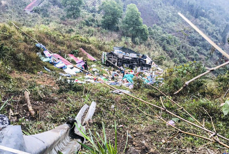 Hà Giang: Xe ô tô tải lao xuống vực sâu, 4 người bị thương