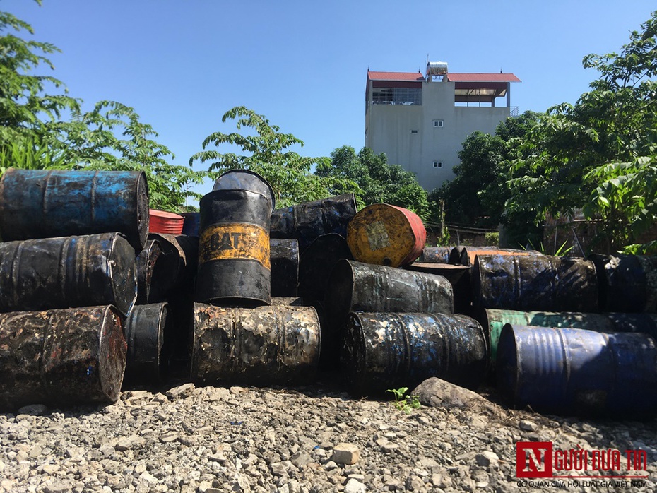 Sau vụ đổ trộm dầu thải Sông Đà: Hoạt động mua bán dầu thải bẩn vẫn tấp nập công khai