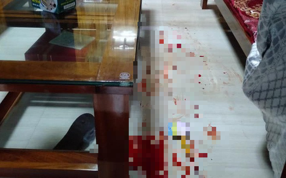 Bé gái 10 tuổi bị kẻ xấu đâm trọng thương để cướp dây chuyền vàng