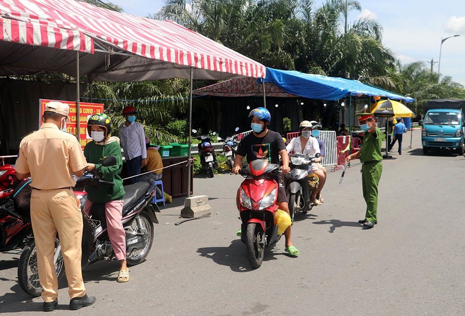 Nhiều tỉnh, thành đã thay đổi quy định đối với người ra, vào địa bàn từ ngày 20/10