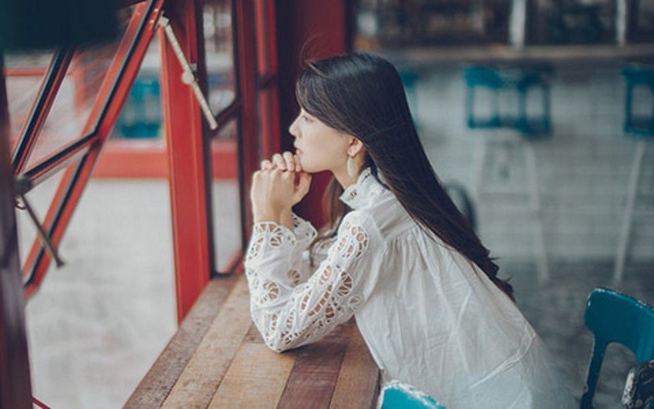 Đừng mãi chờ đợi một người vô tâm