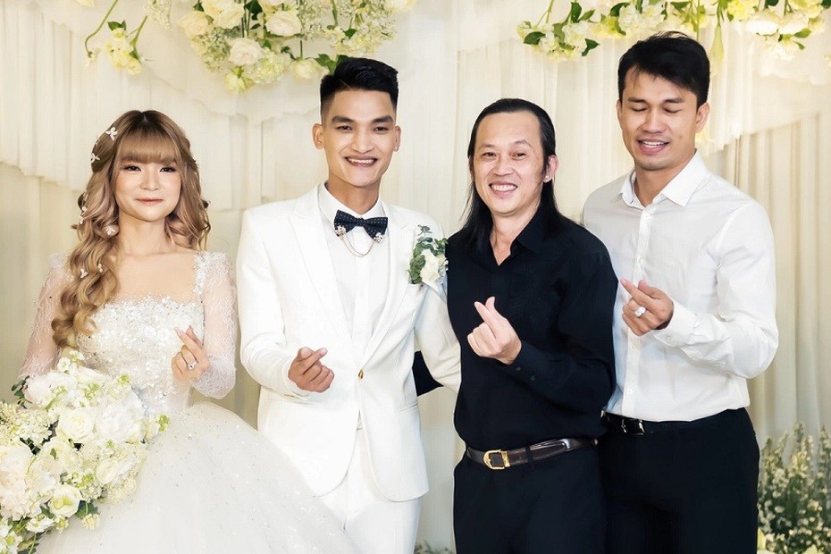 Nghệ sĩ Hoài Linh và dàn sao Việt dự đám cưới Mạc Văn Khoa