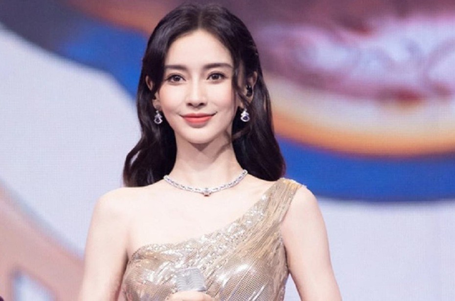 Angelababy thừa nhận trang phục lên show và thảm đỏ đều là đồ đi mượn