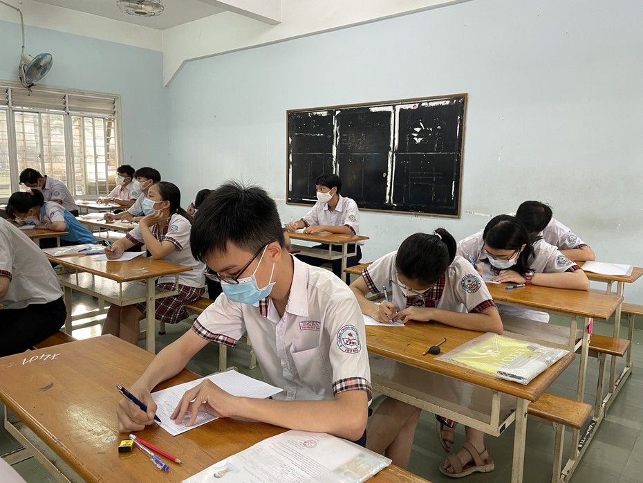 Gợi ý đáp án đề thi môn Vật lý mã đề 222 thi tốt nghiệp THPT năm 2022