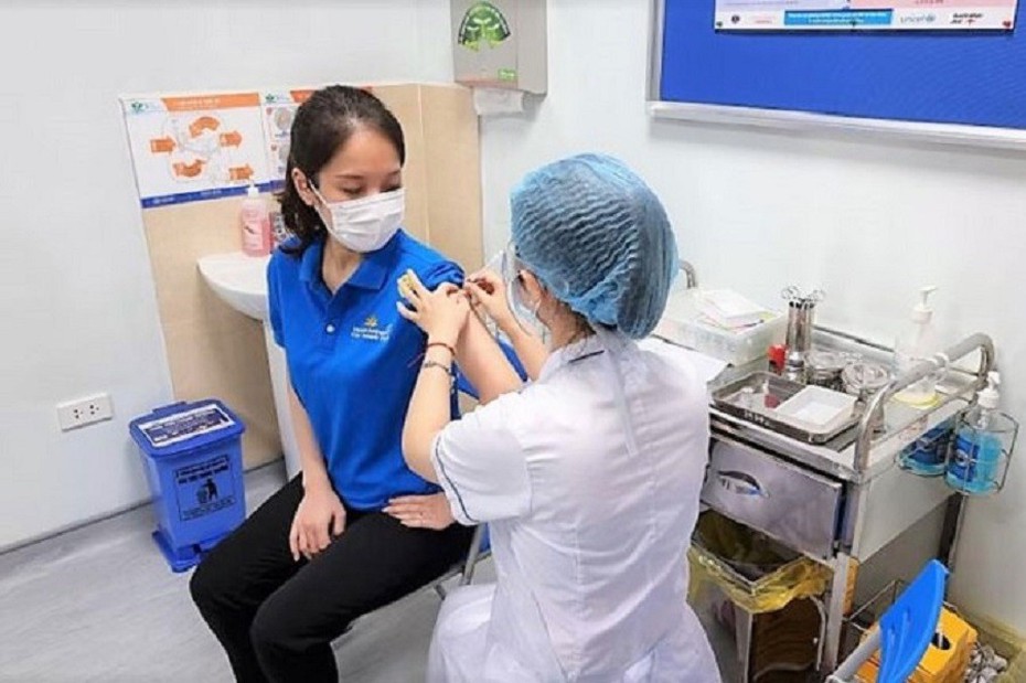 Hà Nội yêu cầu đẩy mạnh tiêm vắc-xin phòng Covid-19