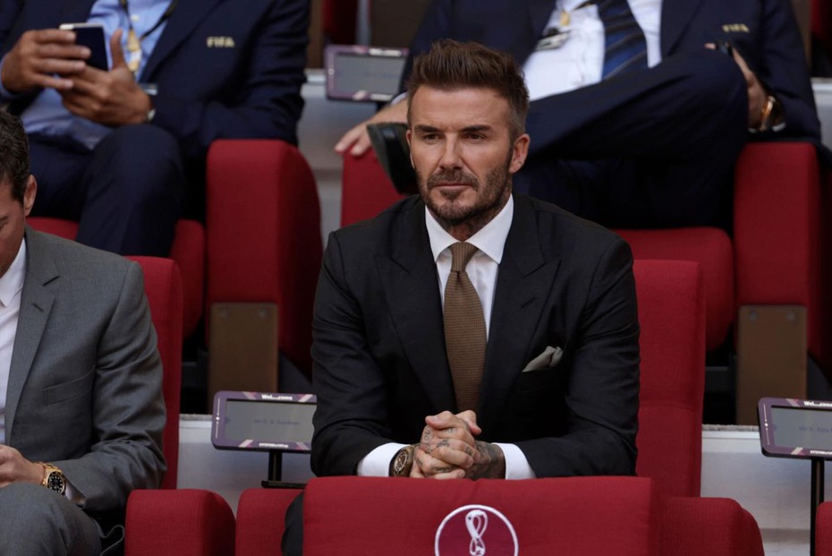 Đại sứ World Cup 2022 David Beckham lịch lãm trên khán đài xem trận Anh và Iran