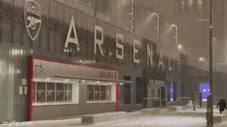 Clip: Sân vận động của Arsenal bị phủ đầy tuyết trắng