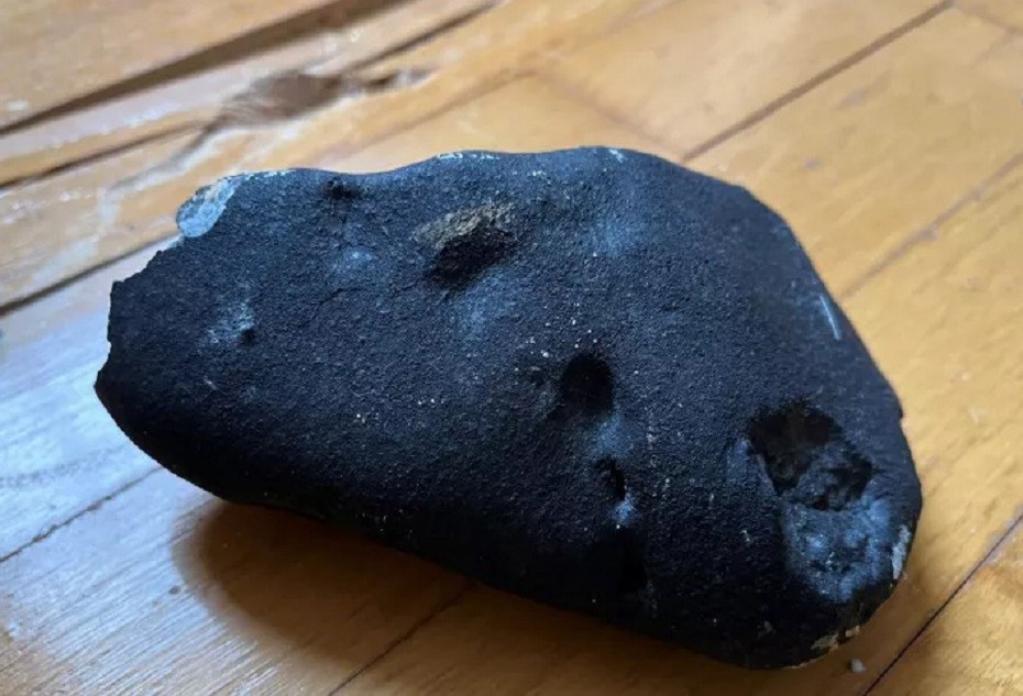 Phát hiện vật thể “lạ” rơi xuống một ngôi nhà ở Mỹ nghi là thiên thạch
