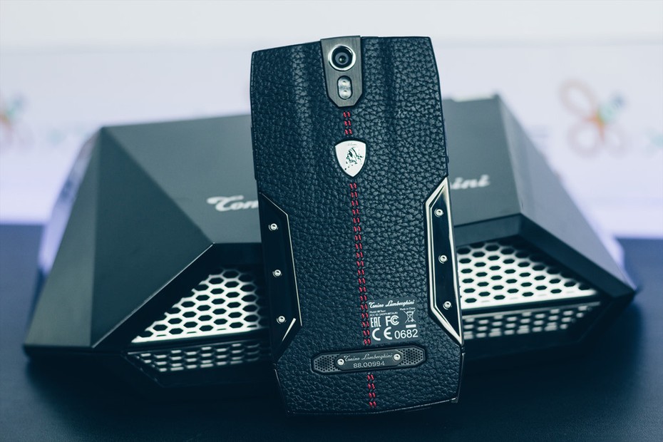 Tonino Lamborghini 88 Tauri - Smartphone "siêu dị" giá 100 triệu xuất hiện tại VN