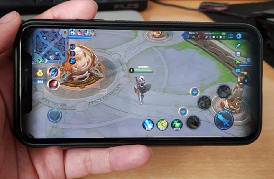 Hạn chế lợi thế iPhone X, nhà phát hành game rốt ráo ra bản nâng cấp