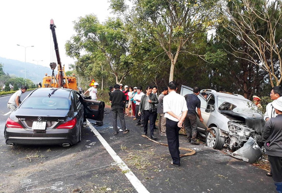 Hai ô tô đấu đầu trên cao tốc đi Đà Lạt khiến 1 người tử vong tại chỗ