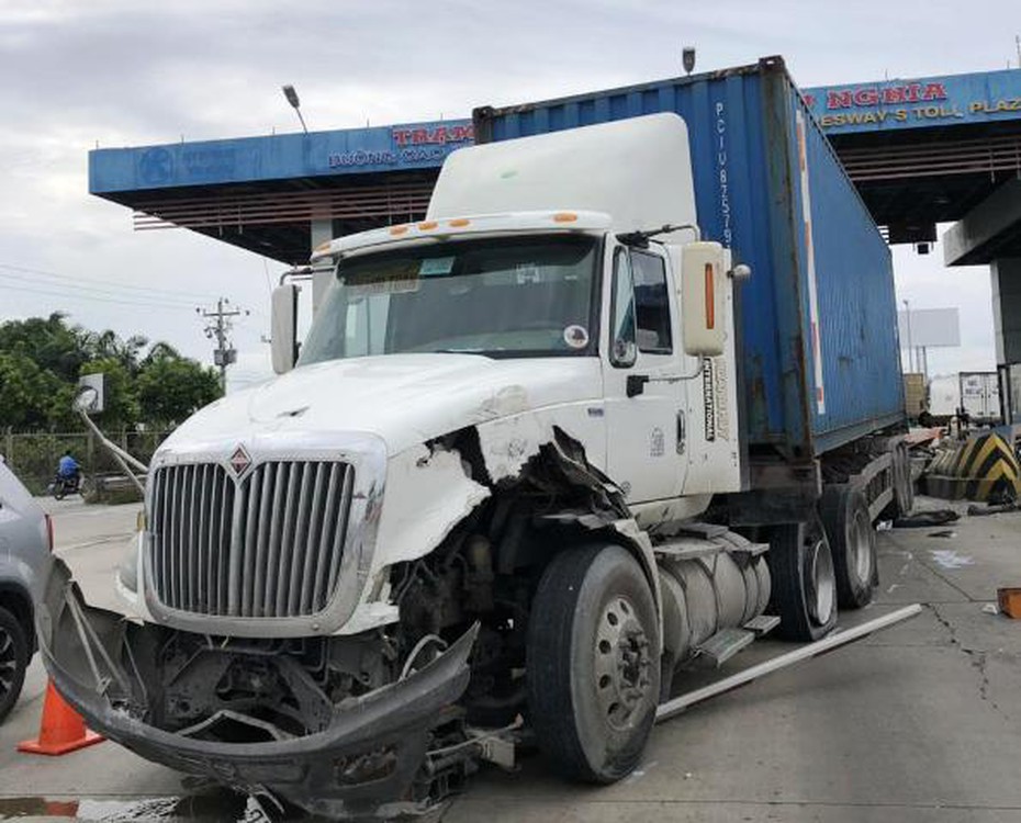 Nguyên nhân ban đầu vụ xe container tông vào trạm thu phí cao tốc Trung Lương