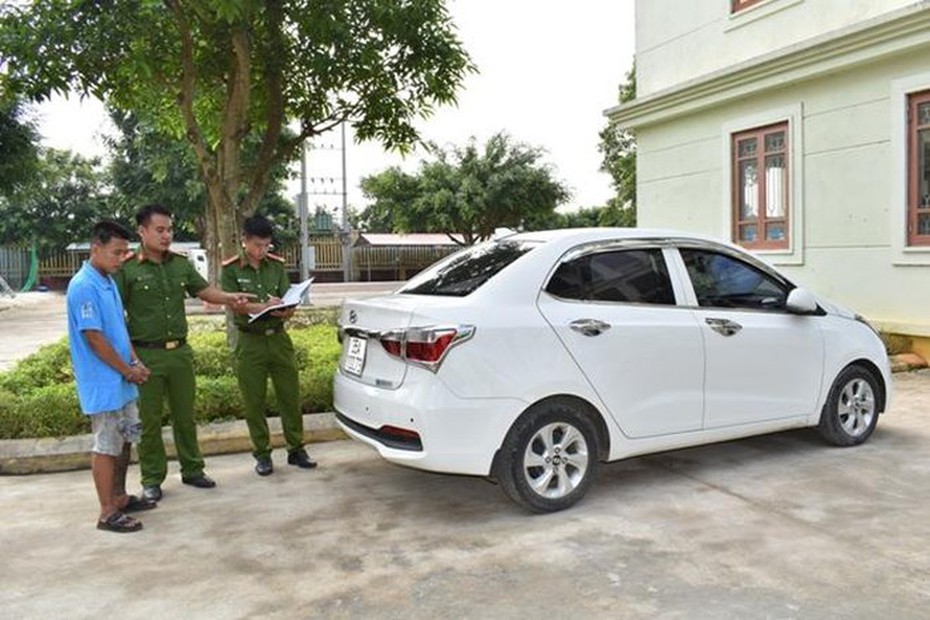 Siết cổ lái xe taxi cướp tài sản nhưng phải bỏ lại vì xe chết máy giữa đường