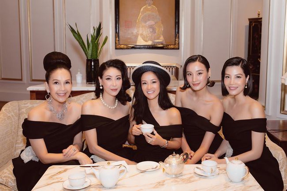 Diva Hồng Nhung hội ngộ bạn bè sau thời gian cách ly