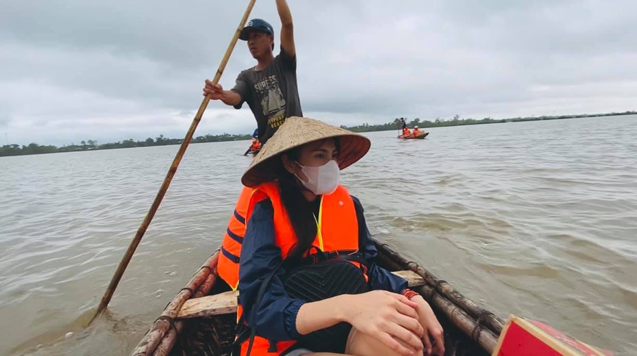 Thủy Tiên lên tiếng xin lỗi sau khi khẳng định không có người chuyển nhầm tiền từ thiện