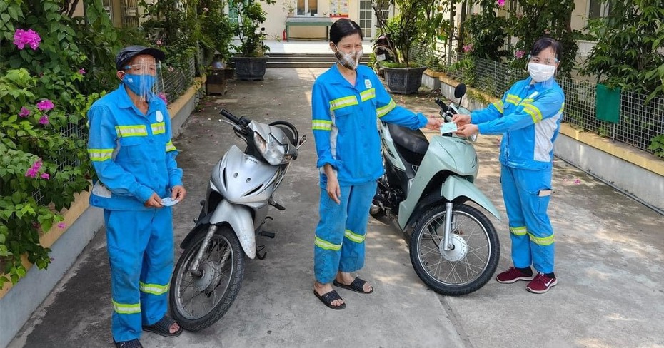 Nữ lao công bị cướp trong đêm ở Hà Nội nhận 4 xe máy, tặng 2 xe cho đồng nghiệp