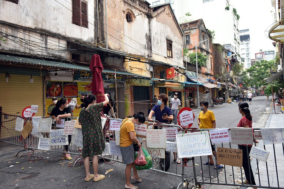 Hà Nội: Xuất hiện cách bán hàng độc đáo ở chợ Hàng Bè