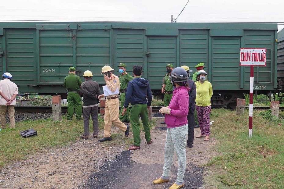 Phú Yên: Băng qua đường sắt, người đàn ông bị tàu hỏa hất văng