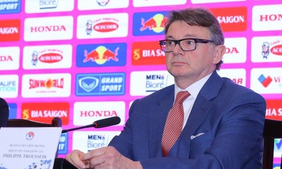 HLV Troussier: “Quang Hải, Công Phượng chưa xứng đáng được lên ĐTQG"