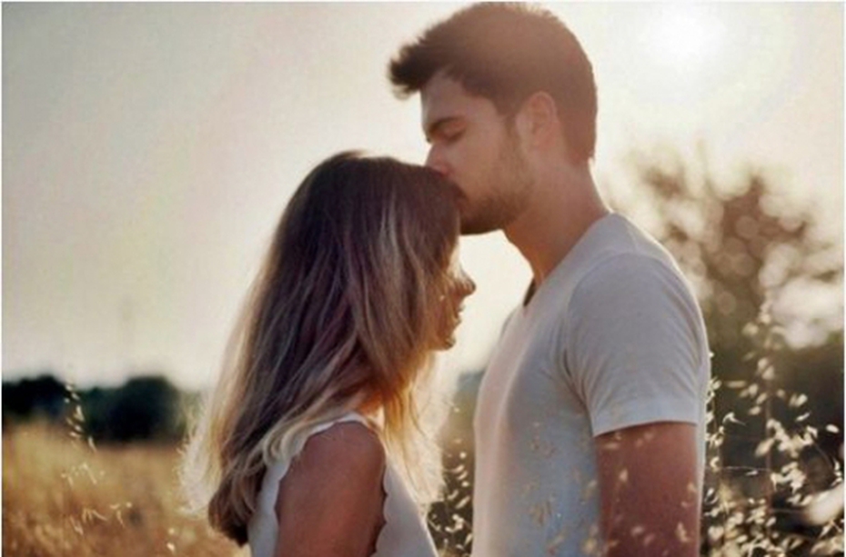 Phụ nữ sao phải cố tỏ ra mạnh mẽ khi chúng ta được quyền yếu đuối?