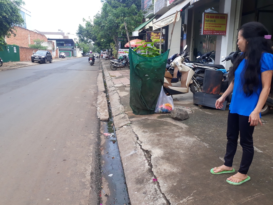 Truy tìm hai tên cướp giật giỏ xách khiến một phụ nữ mang thai bị thương nặng