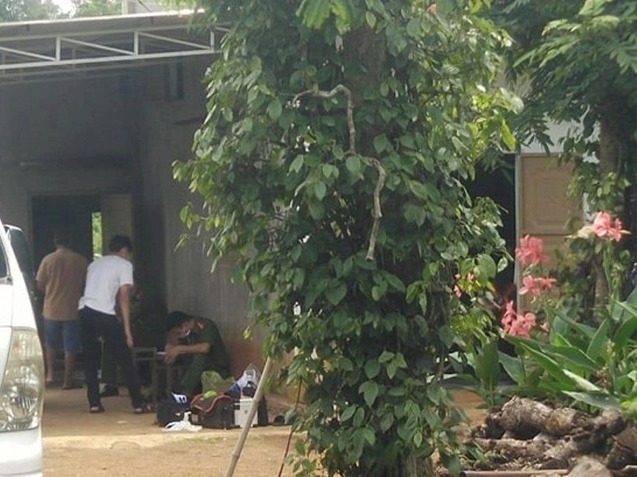 Đắk Lắk: Phát hiện chồng chết trong tư thế treo cổ, vợ chết có vết bất thường ở cổ