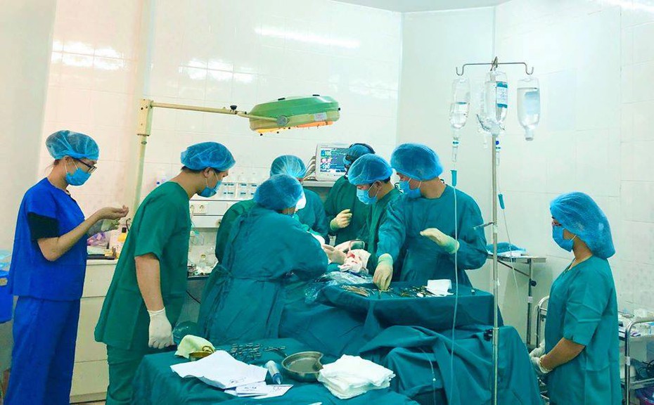 Cứu sống một bệnh nhân nguy kịch vì tự cứa vào cổ