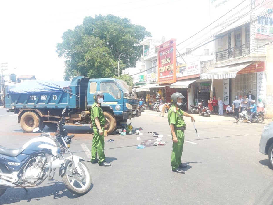 Hai phụ nữ thương vong sau khi va chạm với xe ben