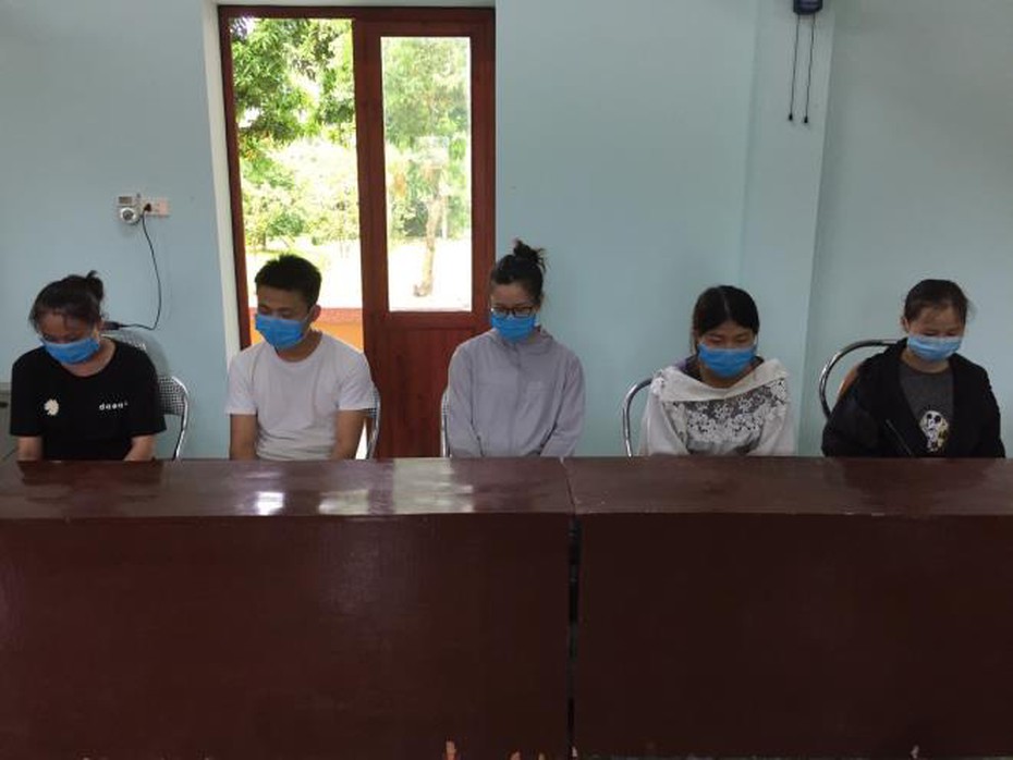 Bắt 5 người Trung Quốc nhập cảnh trái phép vào Việt Nam để đánh bạc