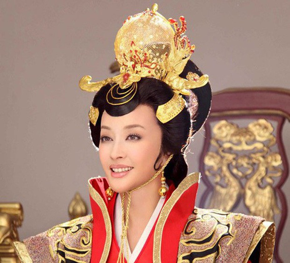 Cuộc hôn nhân của "Võ Tắc Thiên" Lưu Hiểu Khánh với người chồng thứ tư sắp tan vỡ?