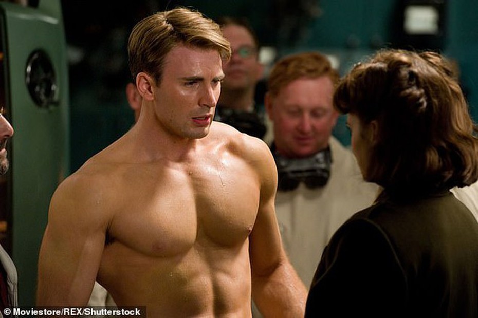 "Đội trưởng Mỹ" Chris Evans "gây bão" mạng xã hội vì tự tay đăng ảnh nhạy cảm