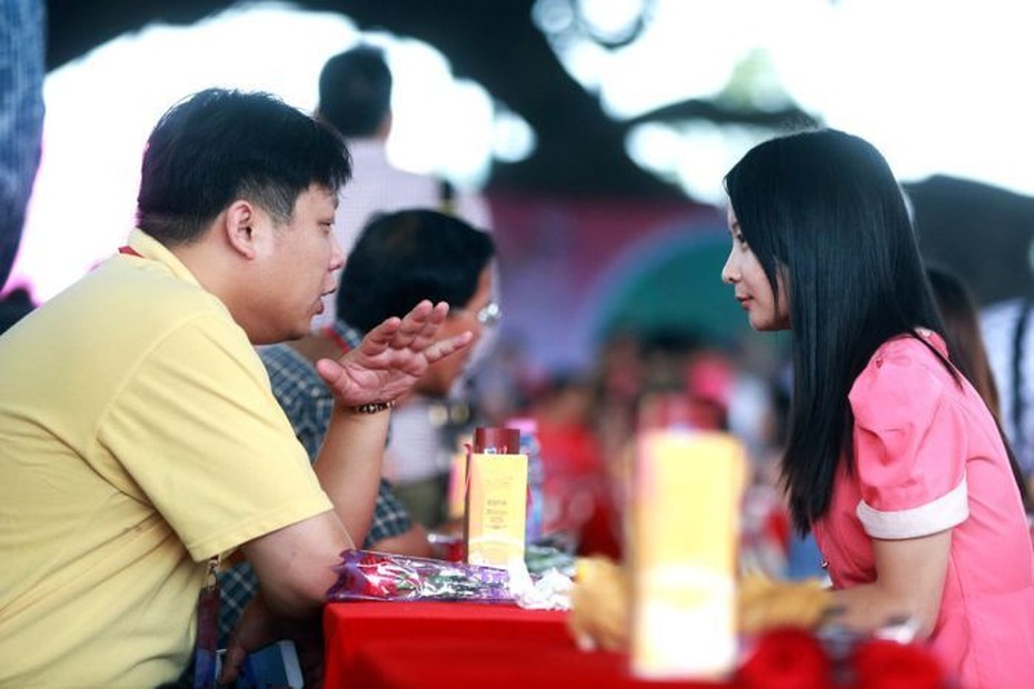 25 tuổi trở thành "cỗ máy" xem mặt, gặp 28 chàng trai trong 2 tháng