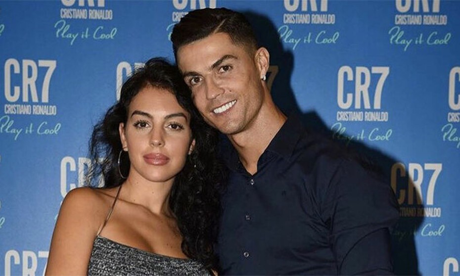 Bạn gái Ronaldo thừa nhận cảm thấy bị giới thượng lưu coi khinh