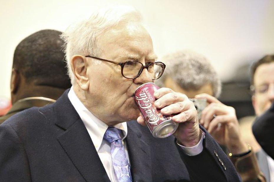 Warren Buffett -vị tỷ phú “nghiện” Cocacola, thích dùng phiếu giảm giá