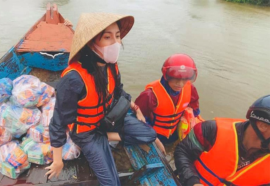 Thuỷ Tiên đi cứu trợ miền Trung: Giúp người cũng là giúp mình