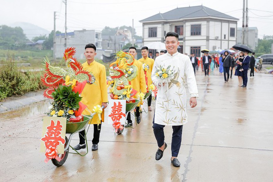 Thanh niên đem 7 xe rùa đi hỏi vợ khiến nhà gái "cười như được mùa"