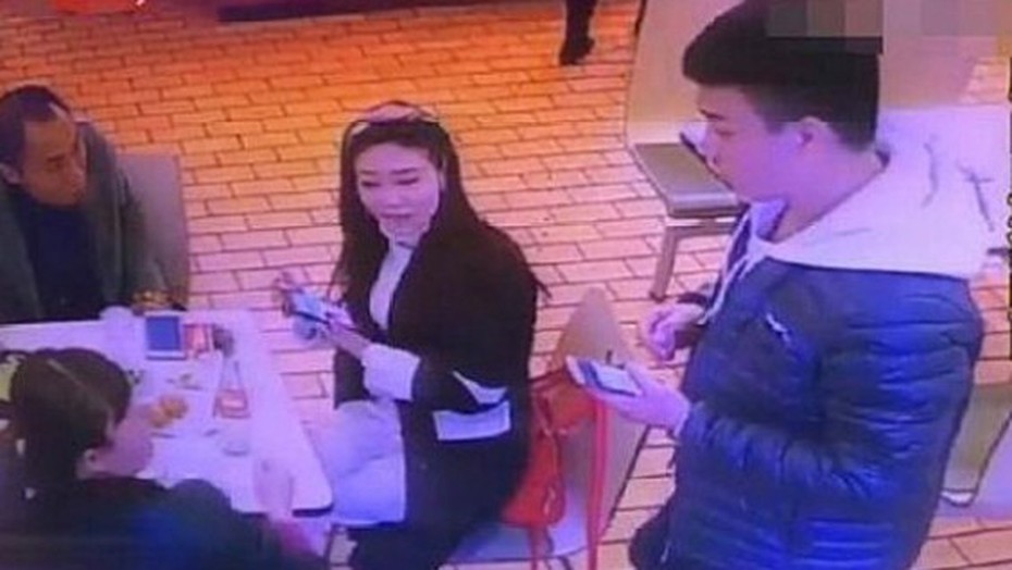 Tán tỉnh vợ người ta, anh chàng sau đó còn có hành vi khó chấp nhận