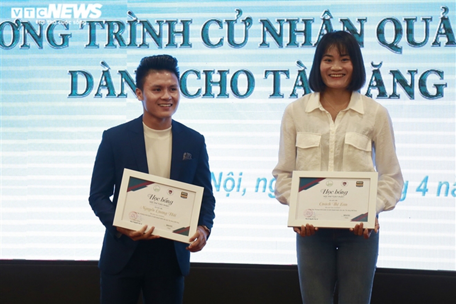 Cầu thủ Quang Hải nhận học bổng toàn phần tại đại học top 500 thế giới