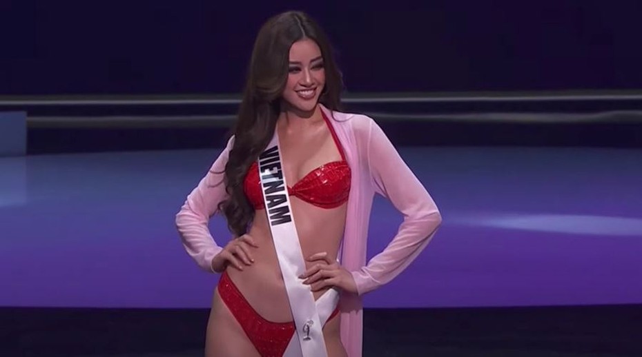 Khánh Vân khoe thể hình nóng bỏng trong phần thi bikini tại Miss Universe