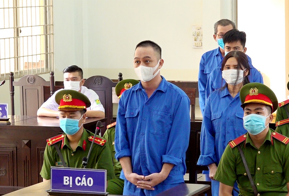 4 bị cáo lãnh 28 năm tù vì đưa người Trung Quốc xuất cảnh trái phép