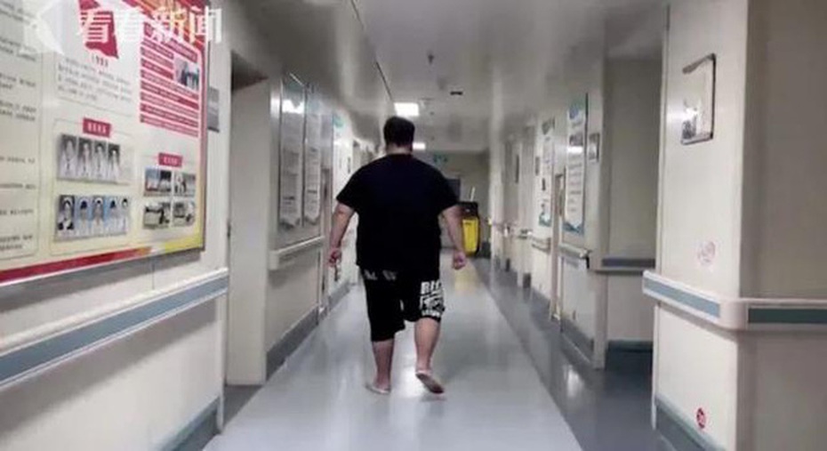 Người đàn ông tăng 100kg trong thời gian ở nhà tránh dịch