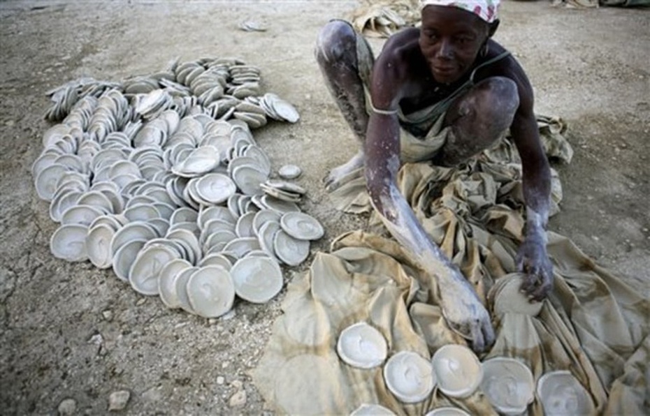 Ở Haiti, nơi Tổng thống vừa bị ám sát, dân phải ăn... đất để chống đói