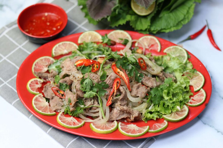 Món ngon cuối tuần: Salad bò tái chanh thanh mát cho ngày nắng lên