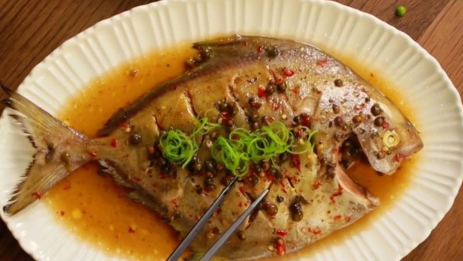 Món ngon cuối tuần: Cách làm cá chim sốt dầu hào đơn giản mà cực ngon