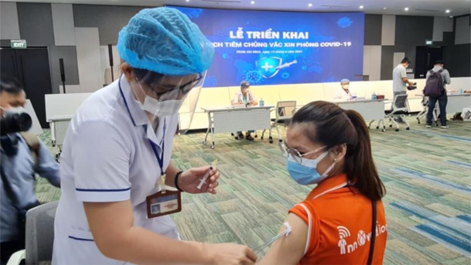 Tiêm vắc-xin mũi 1 Moderna, mũi 2 Pfizer có an toàn không?