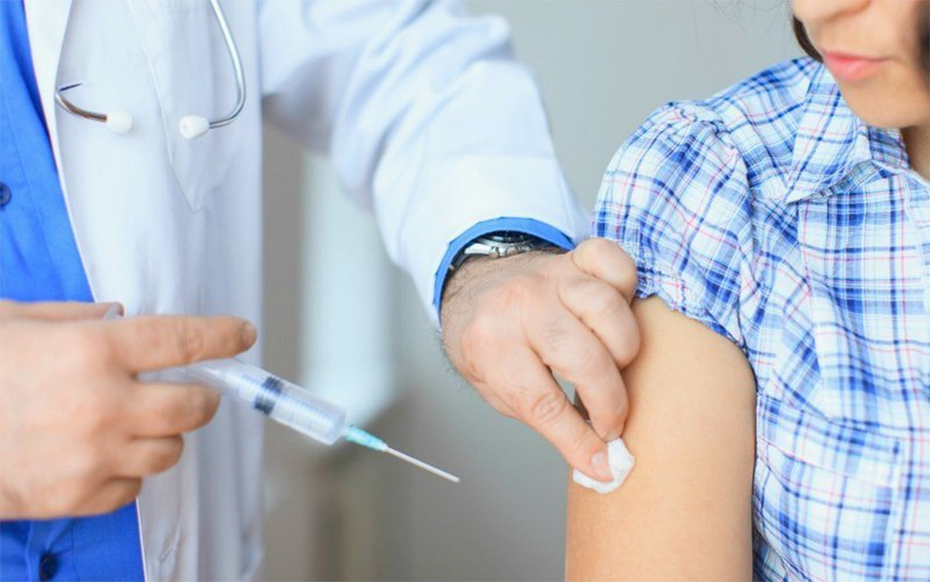 Lý do phụ nữ gặp nhiều phản ứng phụ sau tiêm vắc-xin Covid-19 hơn nam giới