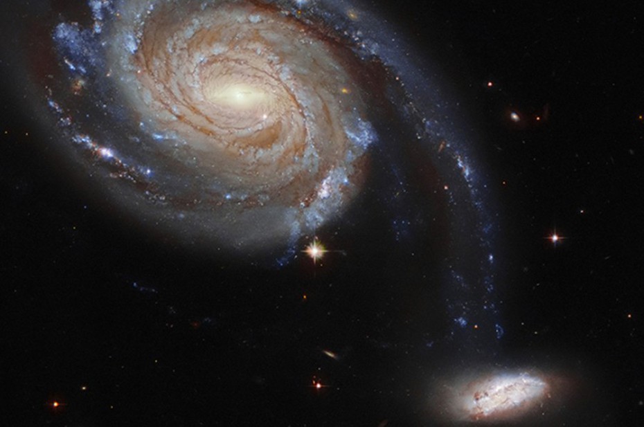 Chụp được ảnh 2 thiên hà đang "gây gổ" nhau trong vũ trụ xa xôi