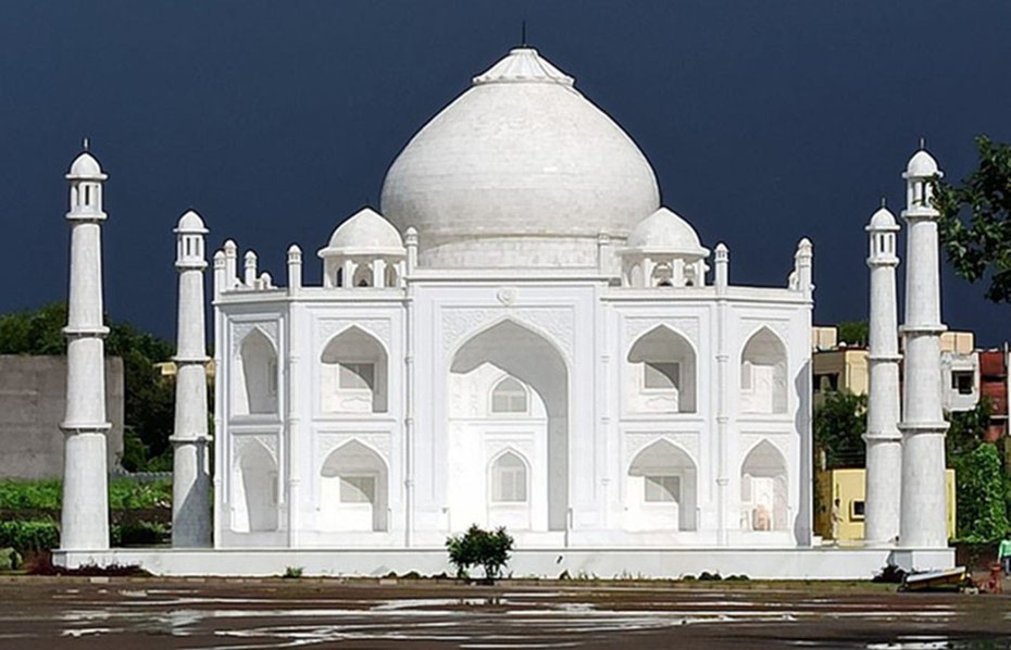 Nam giáo viên xây nhà 920m2 phỏng theo đền Taj Mahal tặng vợ