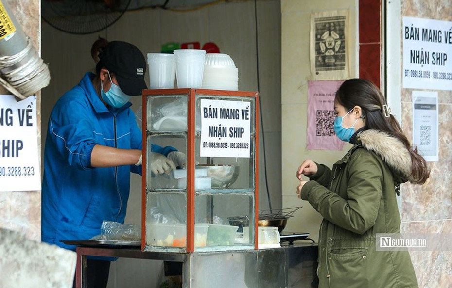 Hà Nội: 3 quận, huyện "nguy cơ cao" dừng bán hàng ăn uống tại chỗ